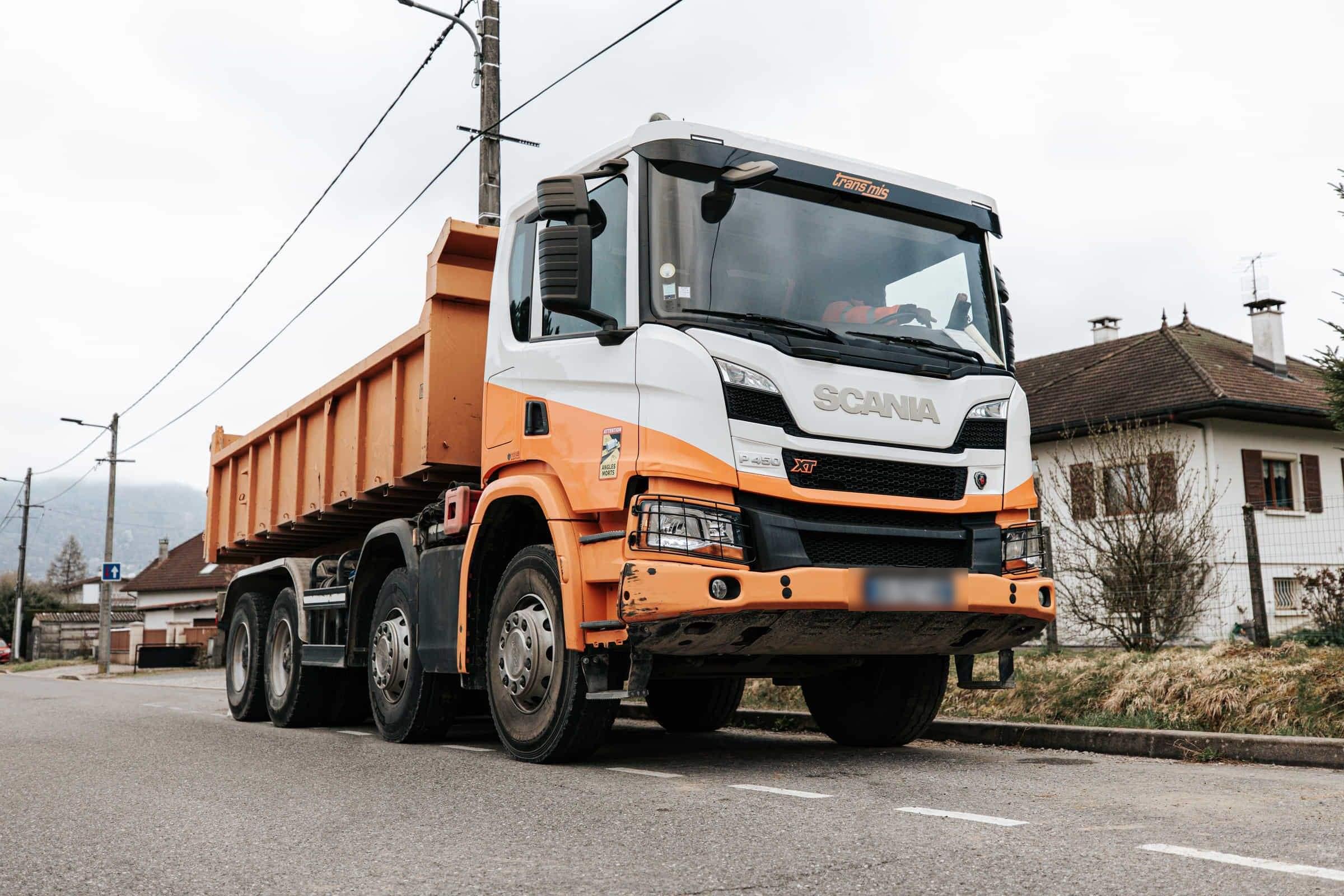 Camion Scania de la flotte TRANS MIS, illustrant les métiers de chauffeur poids lourd