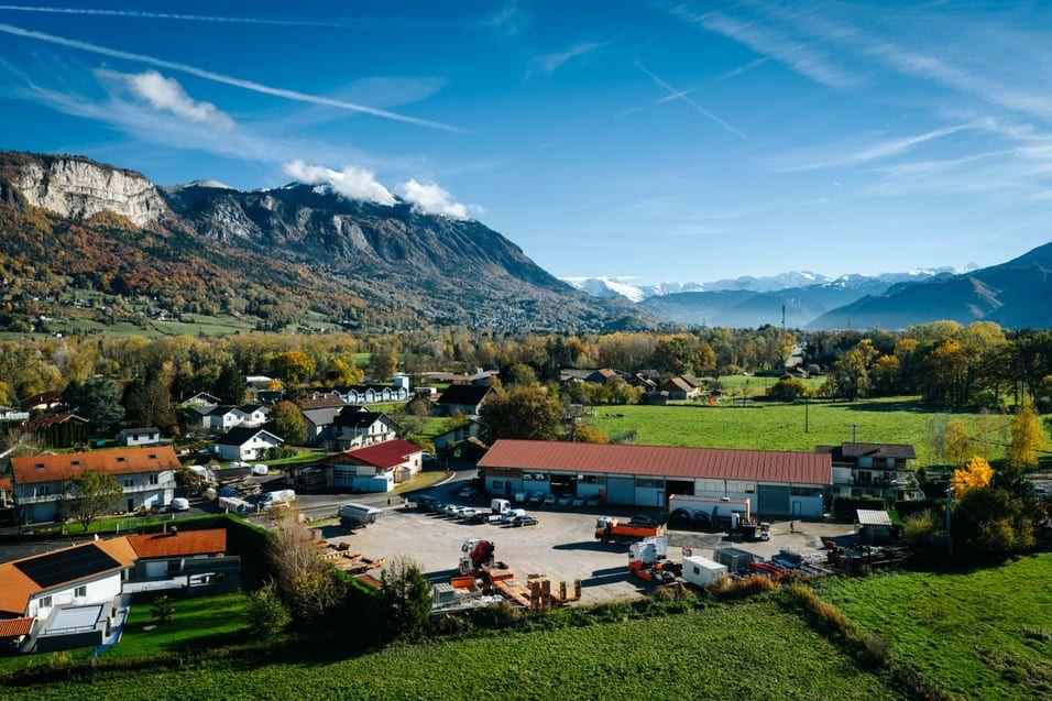 Vue aérienne du site TRANS MIS d’Arenthon, en Vallée de l’Arve
