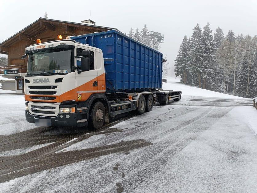 Camion Ampliroll TRANS MIS et bennes amovibles (photo 3)