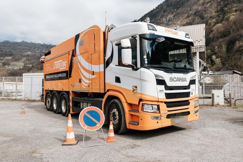 Camion aspiratrice TRANS MIS pour le terrassement par aspiration (photo 1)